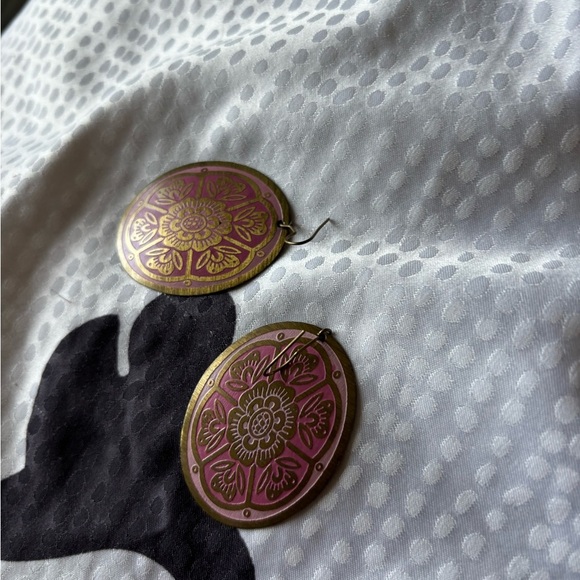 Jewelry - Vintage medallion style Earrings